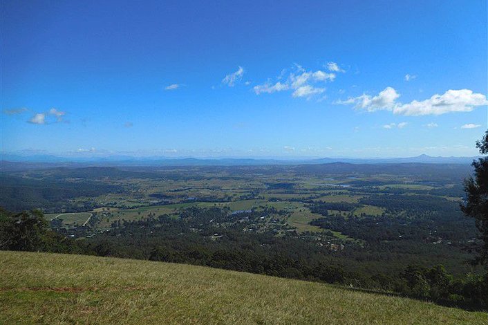 The view west from Mt Tamborine