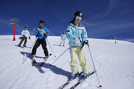 Young guns skiing down Shakey Knees