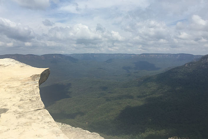 View across the Blue Mountains from near Lincoln's Rock