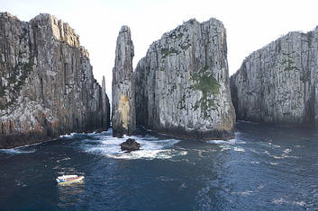 Tasman Peninsula Day Tour with Wilderness Cruise from Hobart