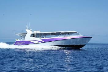 Skedaddle Half Day Outer Reef Jet Boat Tour