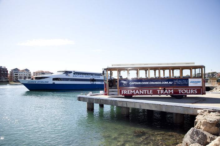 Cruise vessel and tram