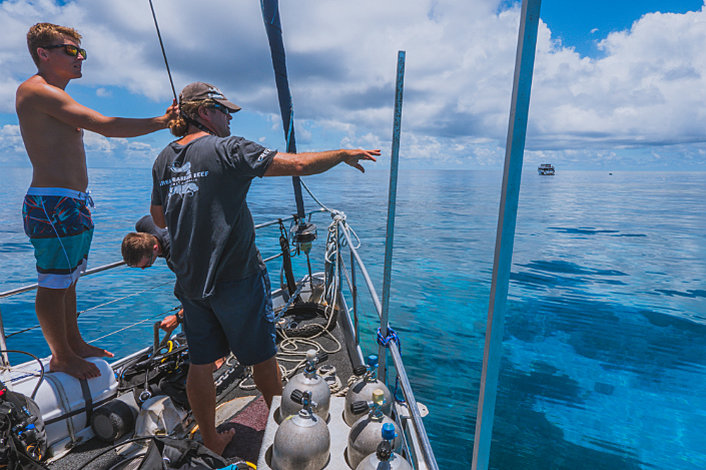 Pointing out the best dive spots