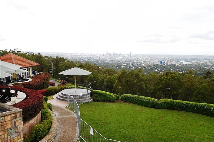 Mt Coot-tha Summit lookout