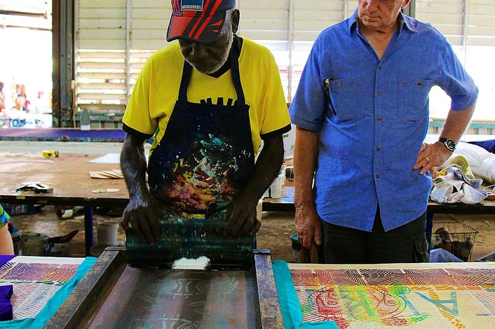 Work with the local artists to make your own Tiwi style memento to take home