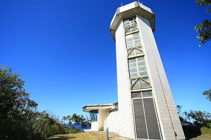 Lighthouse on the summit at Fitzroy Island