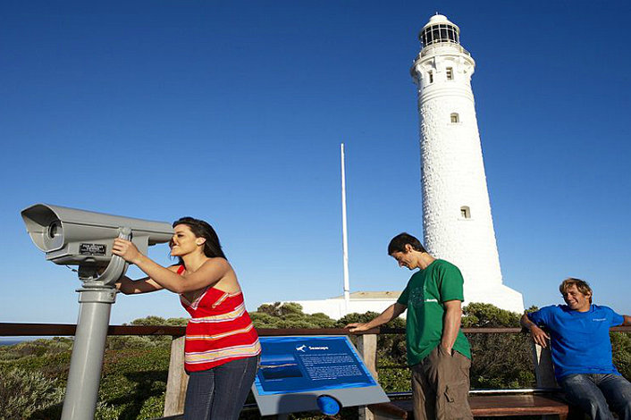 View the meeting oceans at the Cape Leeuwin Jetty