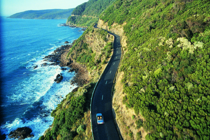 Scenic drive along the famous Great Ocean Road 